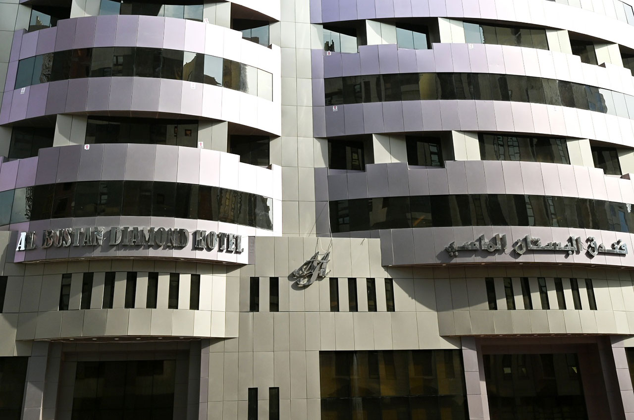 Al Bustan Diamond Hotel in Mecca offers simply furnished rooms. 