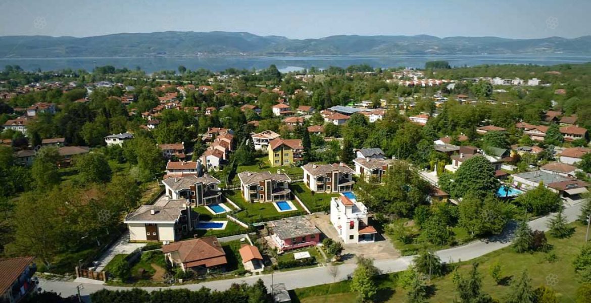 Proje Hakkında 1. Türkiyenin Marmara bölgesi içersinde bulunan SAKARYA İLİ SAPANCA İLÇESİNDE bulunmaktadır.